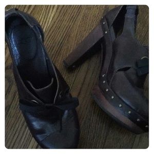 UGG platform leather and wood - size 9.5